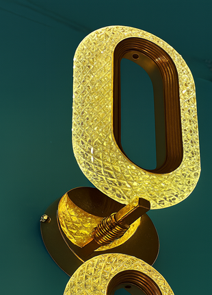 Lucent Arc – Modern Illumination in Fluid Form