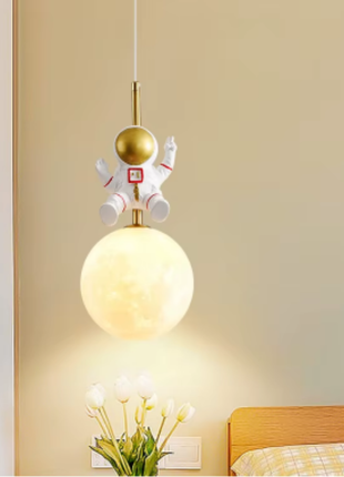 Cosmokid Lamp – Astronaut Moon Pendant Light