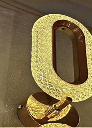 Lucent Arc – Modern Illumination in Fluid Form