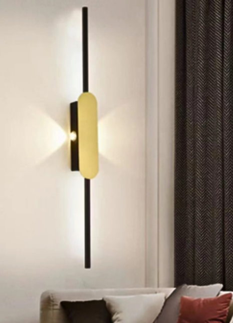 Verto Luxe Modern Vertical Wall Light